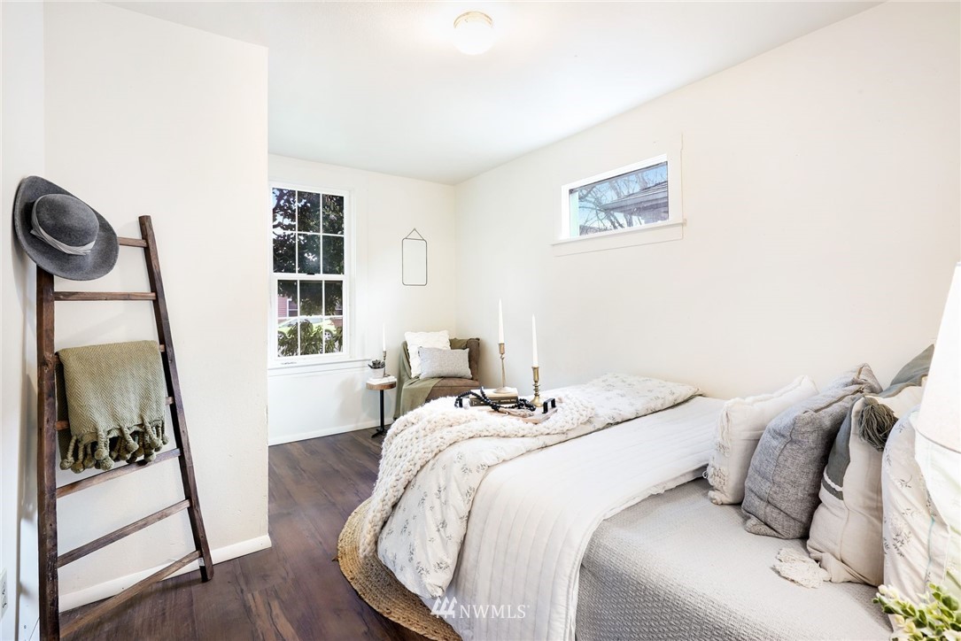 2320 Rockefeller Avenue Everett, WA 98201 - Photo 9 of 28 a bedroom with a bed and a window