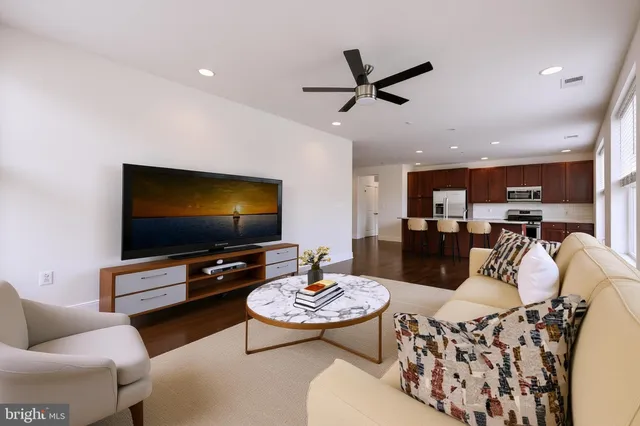 $689,000 | 600 South 24th Street, Unit 203, Philadelphia, PA 19146