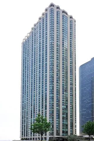 $4,300 | 195 North Harbor Drive, Unit 4208, Chicago, IL 60601