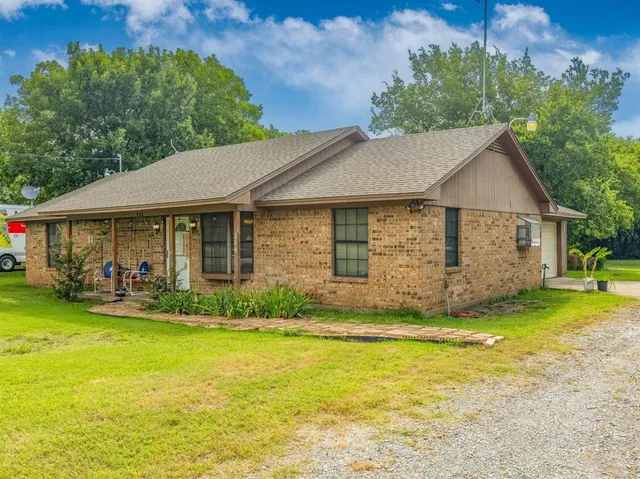 a view of a house with garden and yard