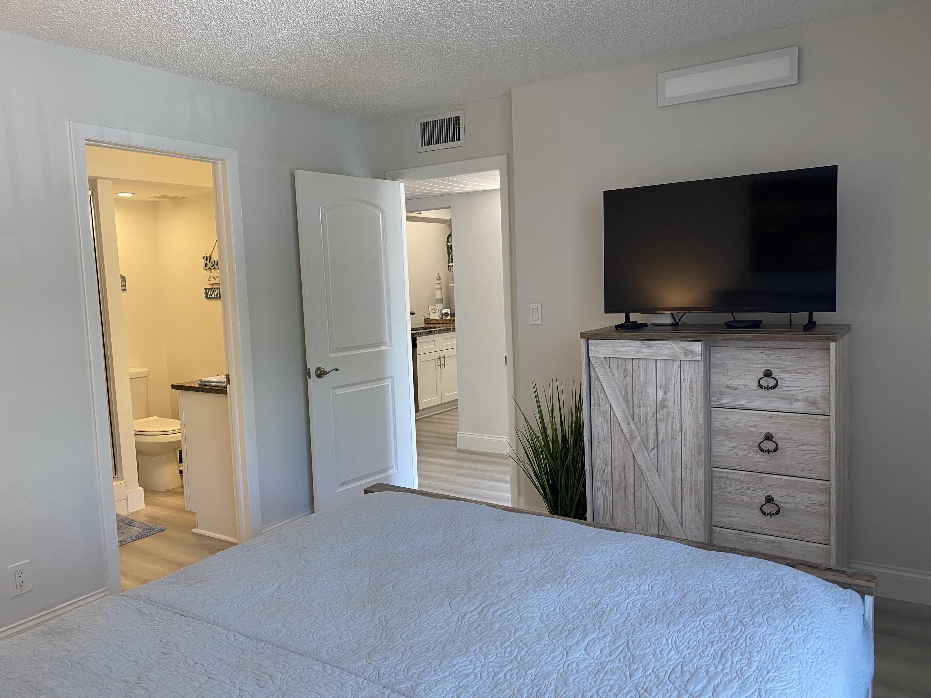 8 Royal Palm Way, Unit 107 Boca Raton, FL 33432 - Photo 37 of 75 Guest Bedroom