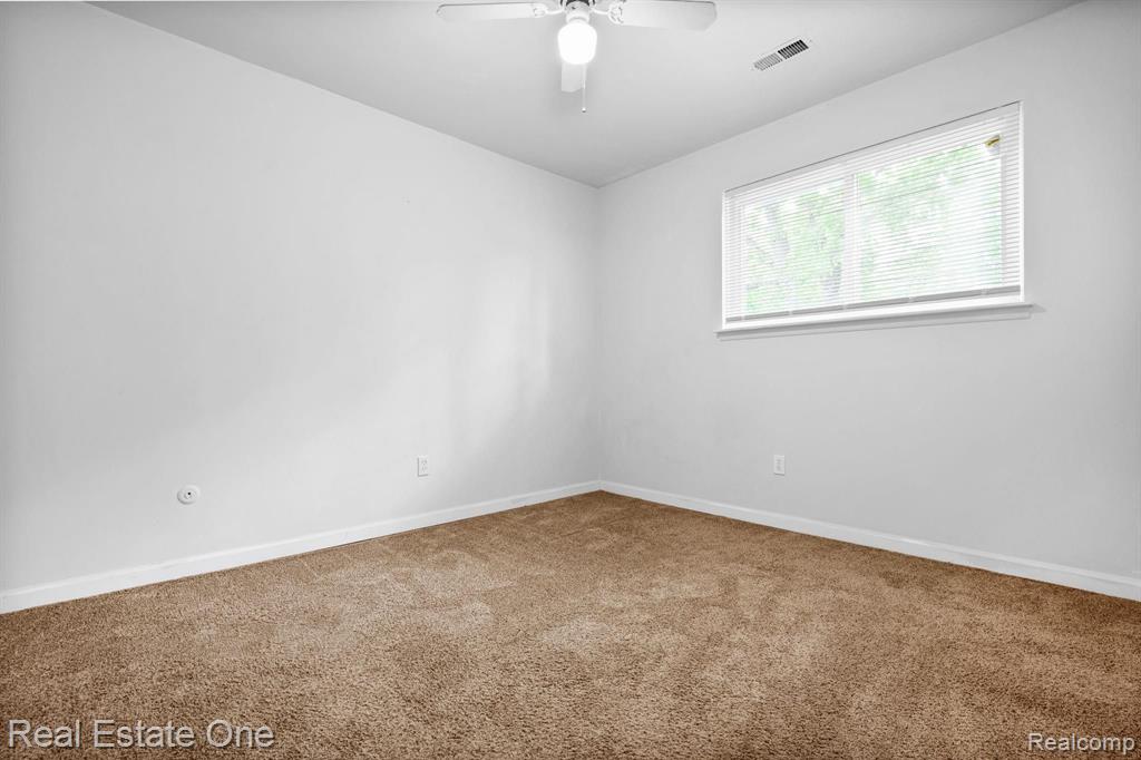 4044 Greenfield Road Berkley, MI 48072 - Photo 13 of 21
