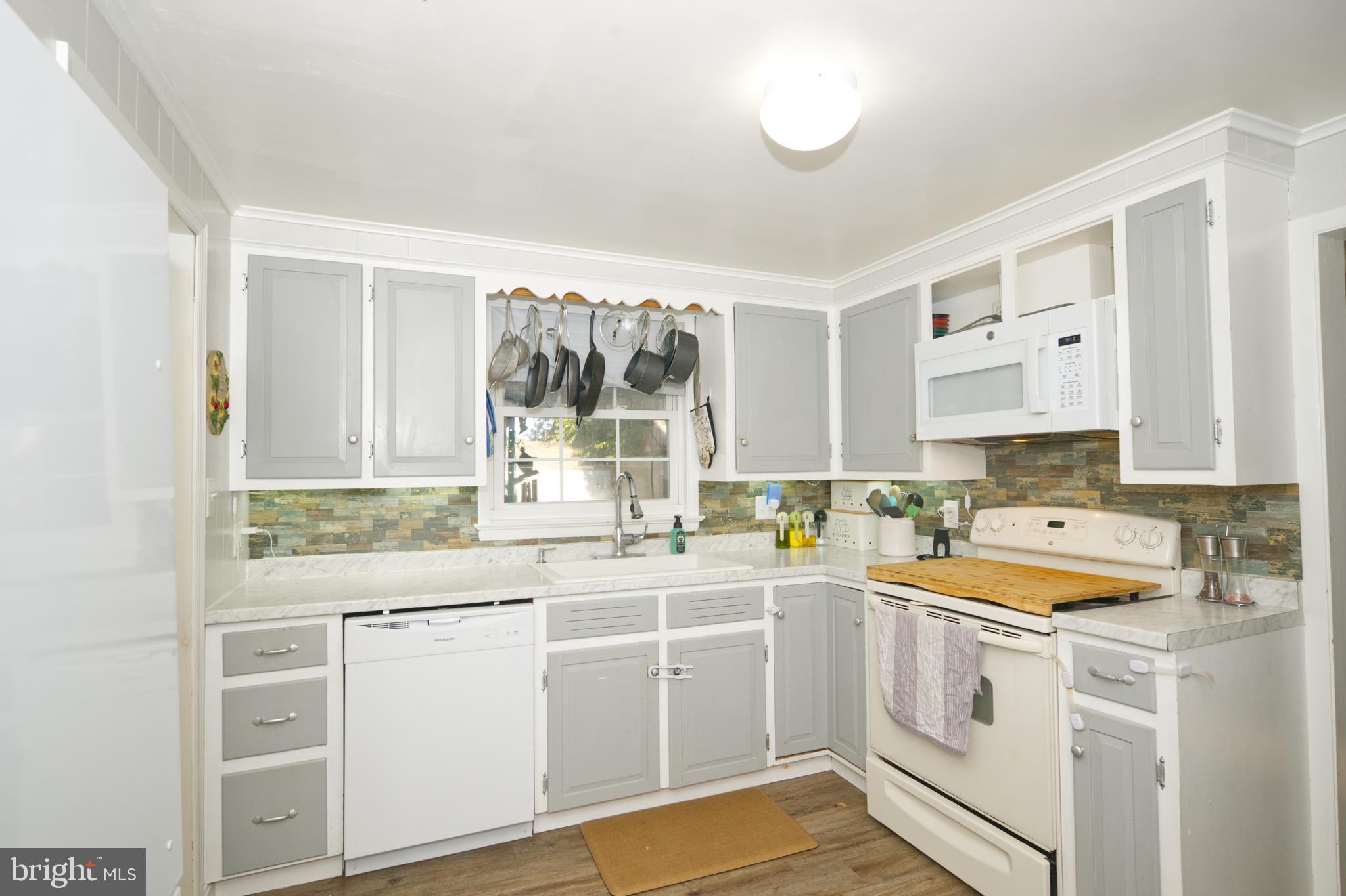 523 North Phillips Street Seaford, DE 19973 - Photo 8 of 25 Kitchen