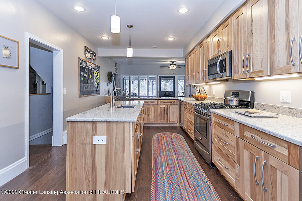 2331 Forest Road Lansing, MI 48910 - Photo 9 of 40 Kitchen