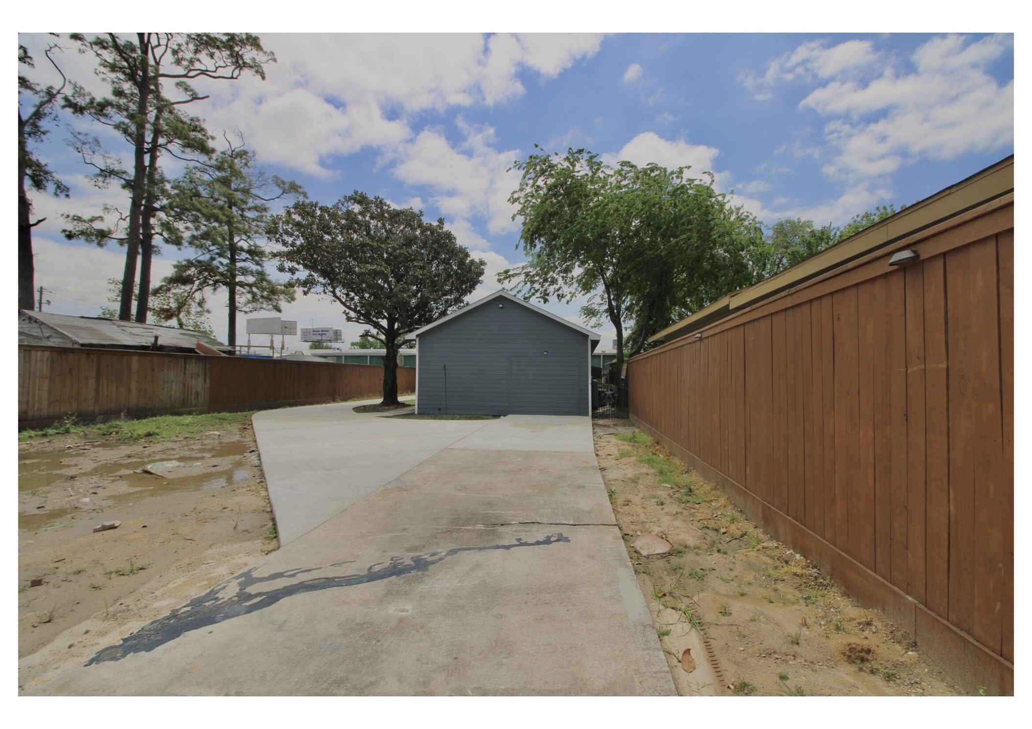409 Robert Lee Road Houston, TX 77009 - Photo 26 of 32 Another angle of the driveway of the property.