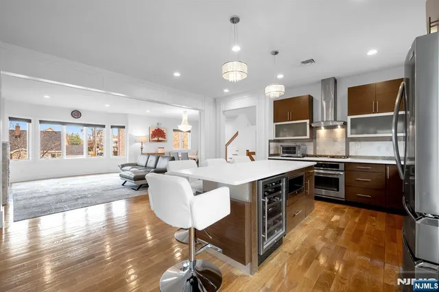 $1,279,910 | 807 Edgewood Lane, Unit B, Fort Lee, NJ 07024