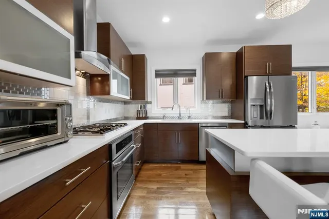 $1,279,910 | 807 Edgewood Lane, Unit B, Fort Lee, NJ 07024