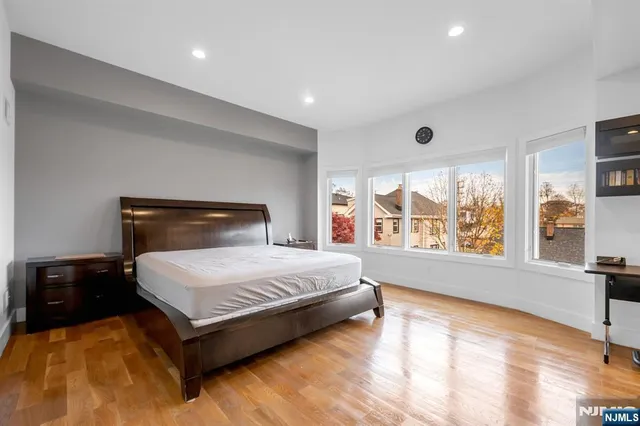 $1,279,910 | 807 Edgewood Lane, Unit B, Fort Lee, NJ 07024