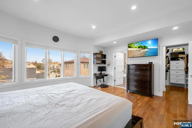 $1,279,910 | 807 Edgewood Lane, Unit B, Fort Lee, NJ 07024