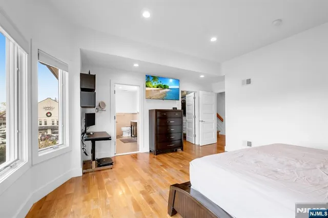 $1,279,910 | 807 Edgewood Lane, Unit B, Fort Lee, NJ 07024