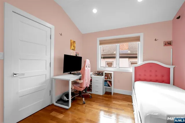 $1,279,910 | 807 Edgewood Lane, Unit B, Fort Lee, NJ 07024