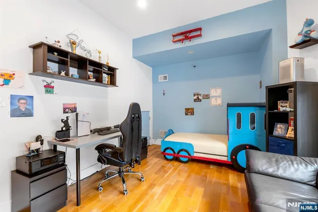 $1,279,910 | 807 Edgewood Lane, Unit B, Fort Lee, NJ 07024