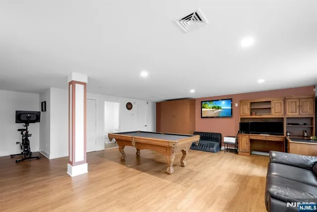 $1,279,910 | 807 Edgewood Lane, Unit B, Fort Lee, NJ 07024