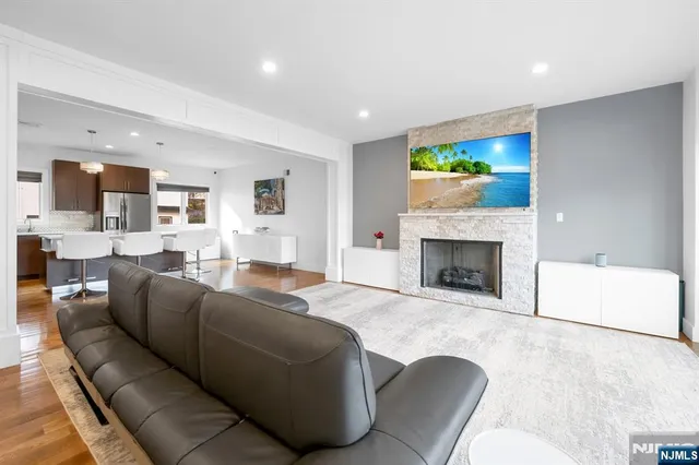 $1,279,910 | 807 Edgewood Lane, Unit B, Fort Lee, NJ 07024