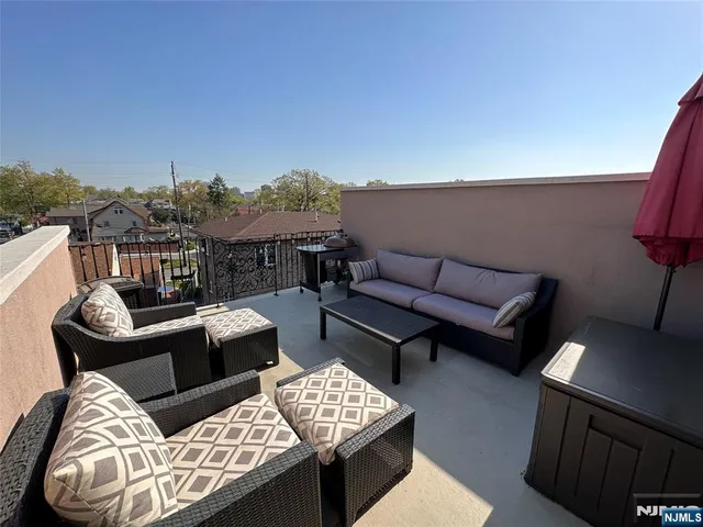 $1,279,910 | 807 Edgewood Lane, Unit B, Fort Lee, NJ 07024