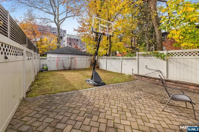 $1,279,910 | 807 Edgewood Lane, Unit B, Fort Lee, NJ 07024