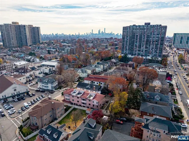 $1,279,910 | 807 Edgewood Lane, Unit B, Fort Lee, NJ 07024