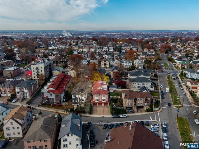 $1,279,910 | 807 Edgewood Lane, Unit B, Fort Lee, NJ 07024