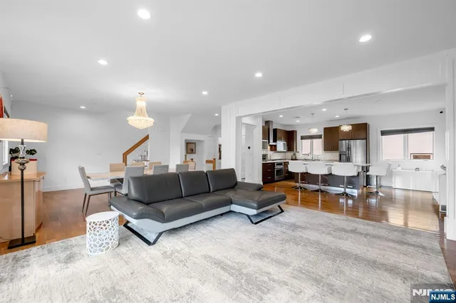 $1,279,910 | 807 Edgewood Lane, Unit B, Fort Lee, NJ 07024