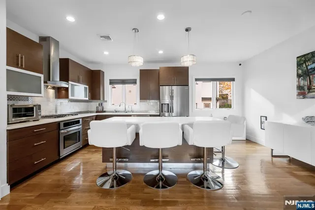 $1,279,910 | 807 Edgewood Lane, Unit B, Fort Lee, NJ 07024