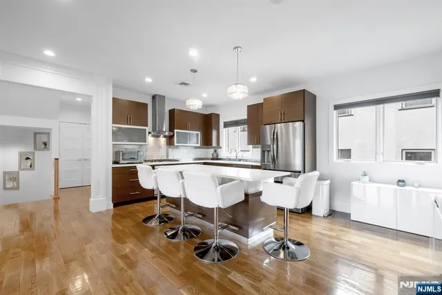 $1,279,910 | 807 Edgewood Lane, Unit B, Fort Lee, NJ 07024