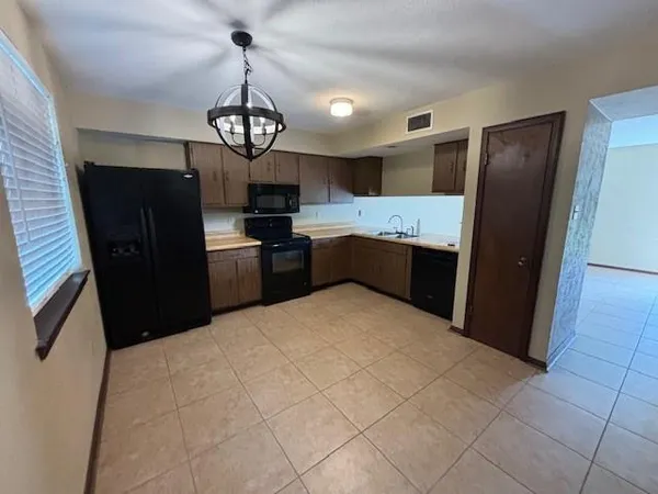 $1,350 | 69 Crislaur Avenue, Unit C, Harahan, LA 70123