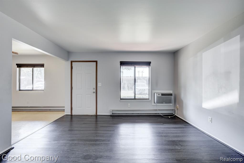 30464 Utica Road Roseville, MI 48066 - Photo 3 of 21