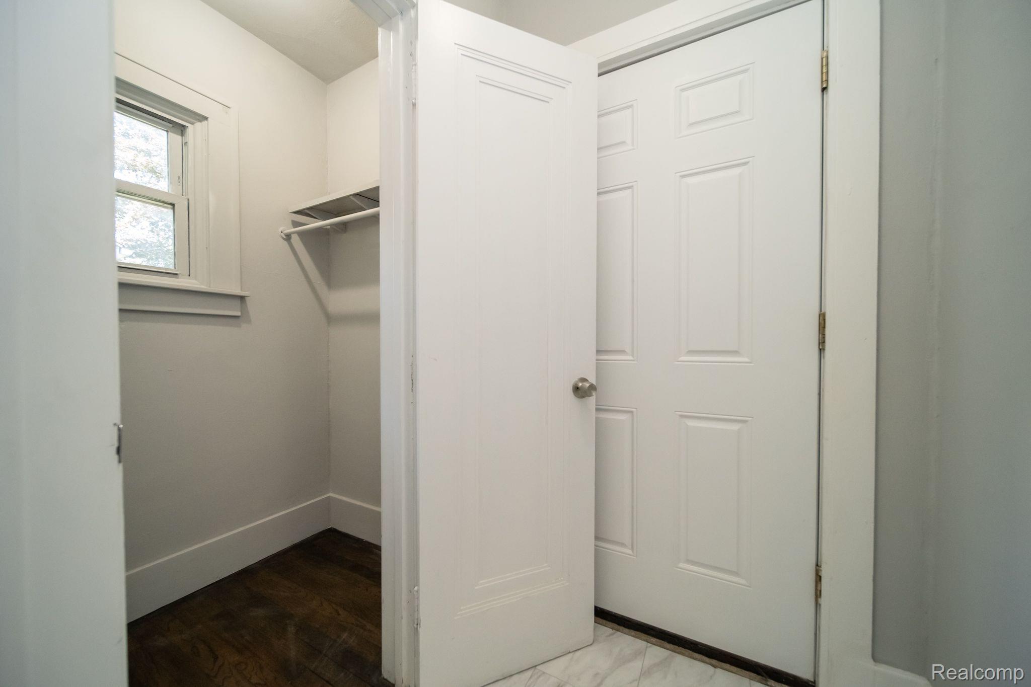 735 Menominee Road Pontiac, MI 48341 - Photo 4 of 93 Gallery Image 4
