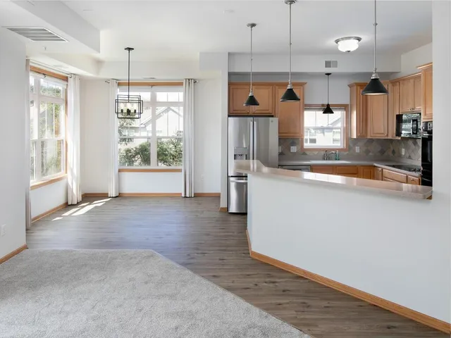 $275,000 | 9630 Independence Circle, Unit 201, Chanhassen, MN 55317