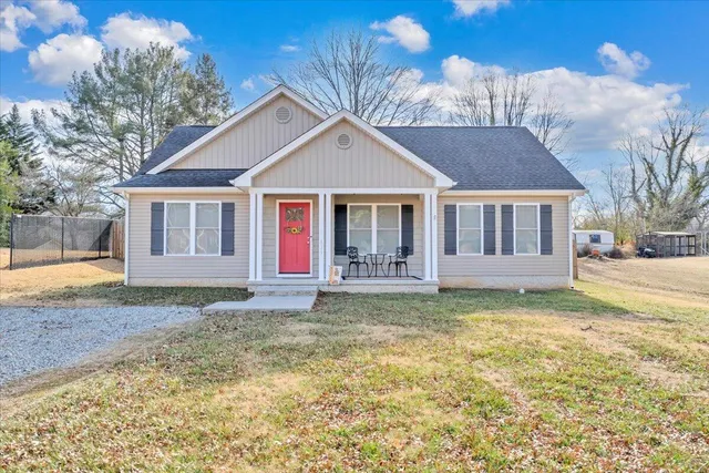 $325,000 | 839 Summerdean Avenue Northeast, Roanoke, VA 24019