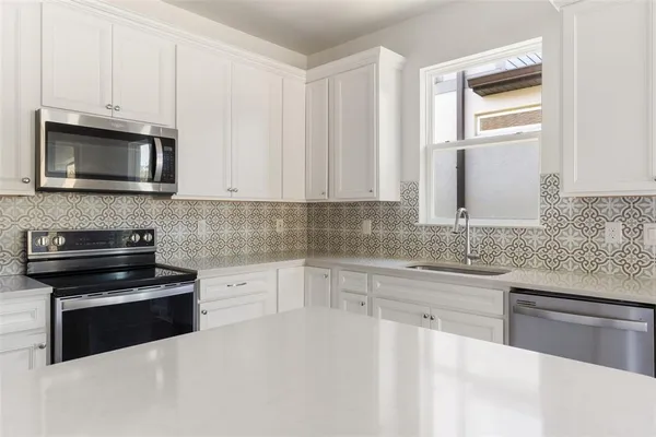 $2,250 | 36887 Highland Meadows, Zephyrhills, FL 33542