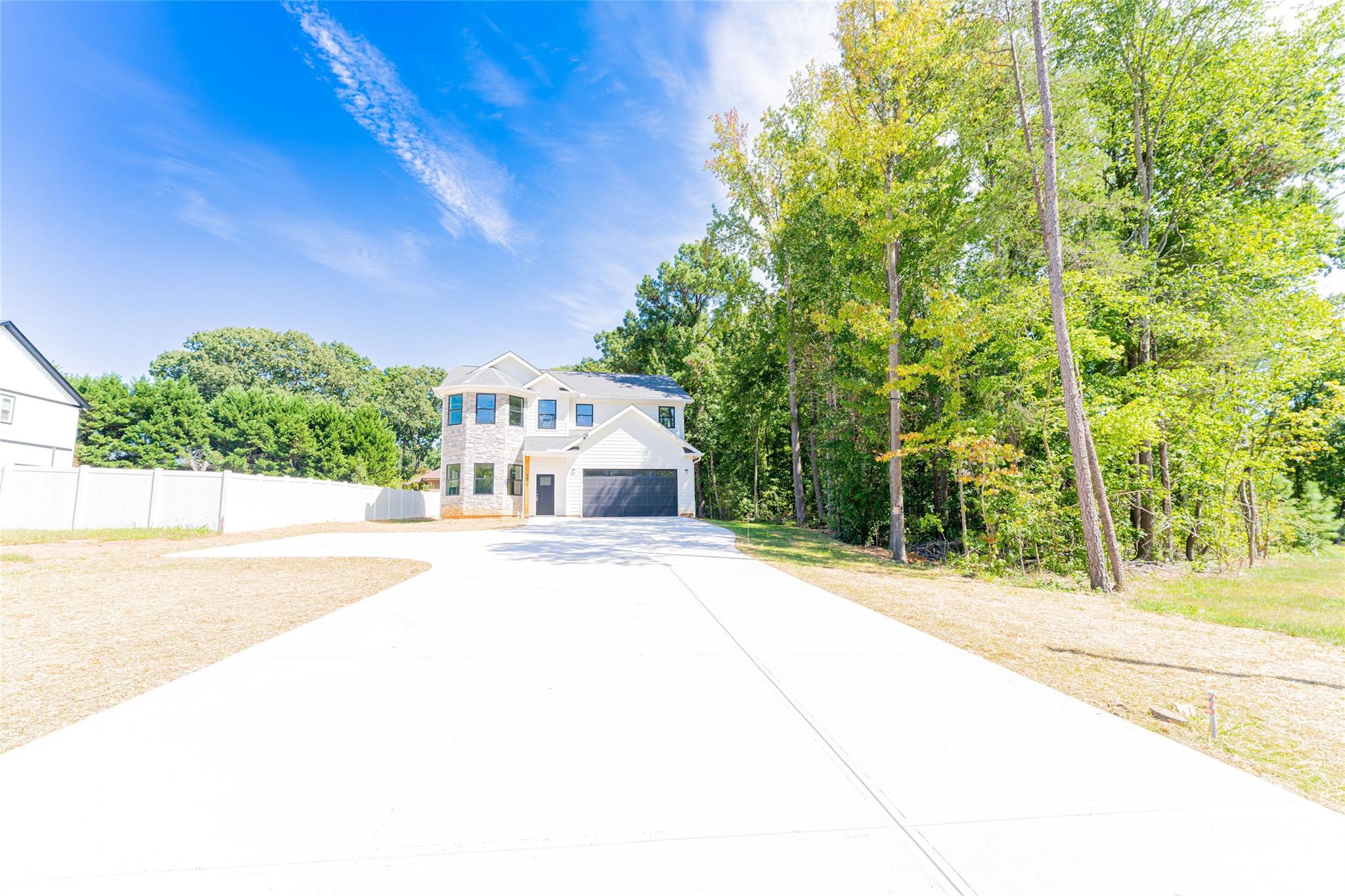 9818 Hood Road Charlotte, NC 28215 - Photo 4 of 35 Gallery Image 4
