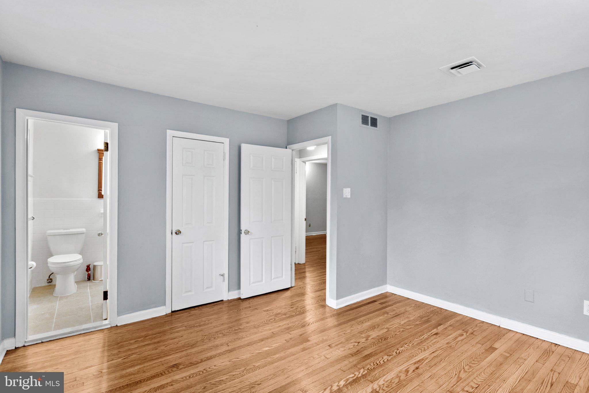 609 Foster Road Cheltenham, PA 19012 - Photo 36 of 44 Spacious room with modern charm.