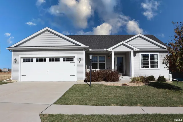 $357,500 | 1519 Calvin Drive, Washington, IL 61571