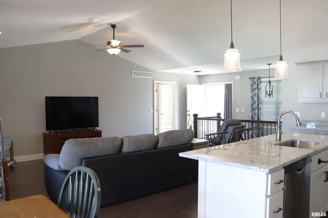 $357,500 | 1519 Calvin Drive, Washington, IL 61571