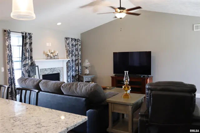 $357,500 | 1519 Calvin Drive, Washington, IL 61571