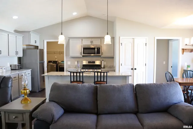 $357,500 | 1519 Calvin Drive, Washington, IL 61571