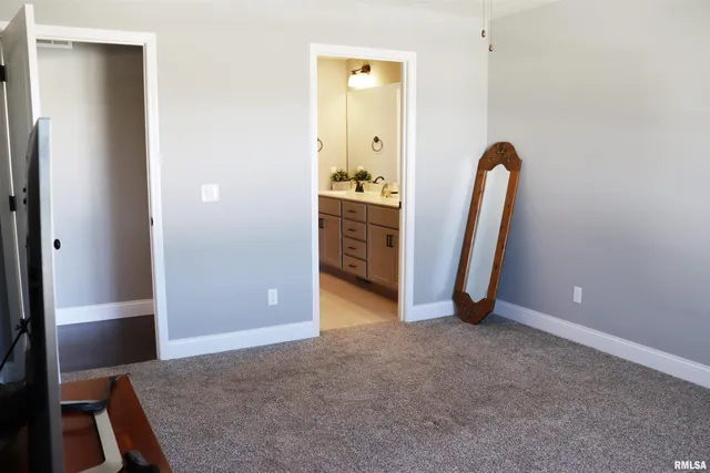 $357,500 | 1519 Calvin Drive, Washington, IL 61571