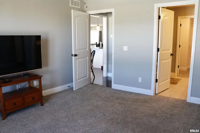 $357,500 | 1519 Calvin Drive, Washington, IL 61571