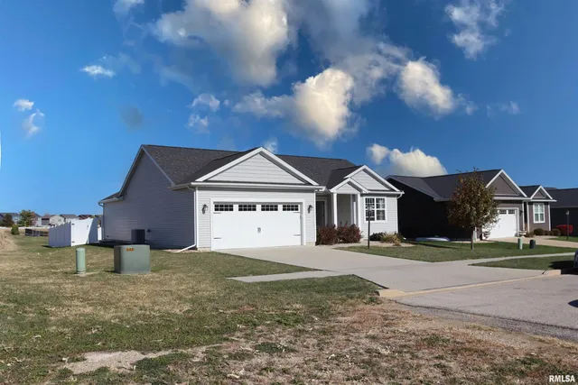 $357,500 | 1519 Calvin Drive, Washington, IL 61571