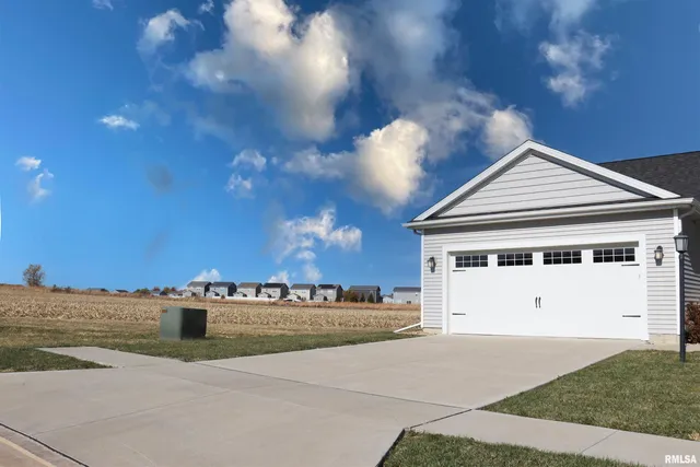 $357,500 | 1519 Calvin Drive, Washington, IL 61571