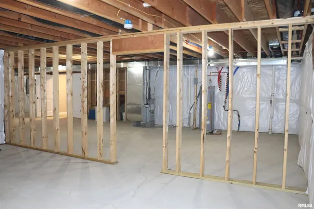 $357,500 | 1519 Calvin Drive, Washington, IL 61571