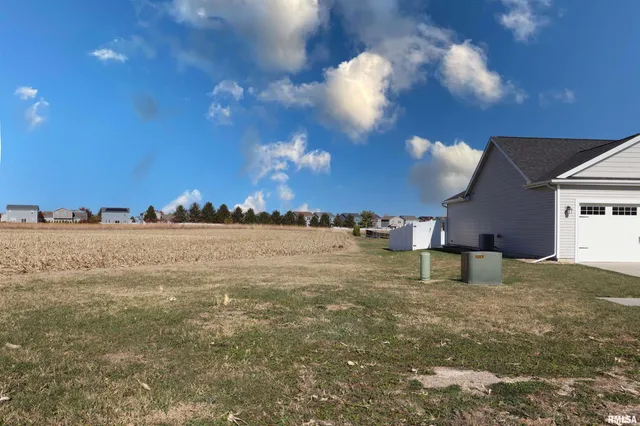 $357,500 | 1519 Calvin Drive, Washington, IL 61571