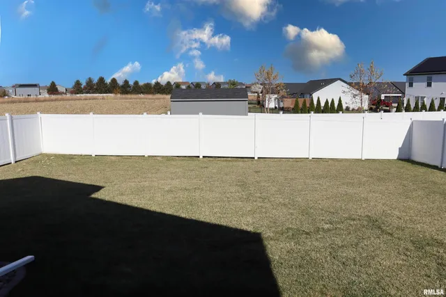 $357,500 | 1519 Calvin Drive, Washington, IL 61571