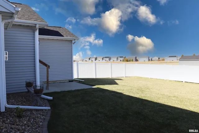 $357,500 | 1519 Calvin Drive, Washington, IL 61571