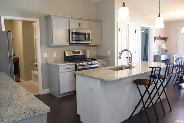 $357,500 | 1519 Calvin Drive, Washington, IL 61571