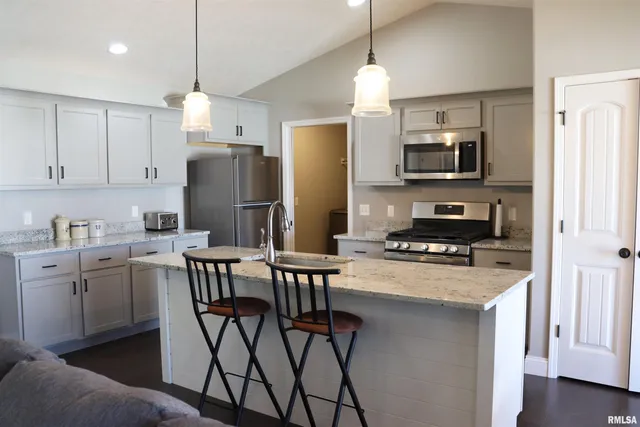 $357,500 | 1519 Calvin Drive, Washington, IL 61571