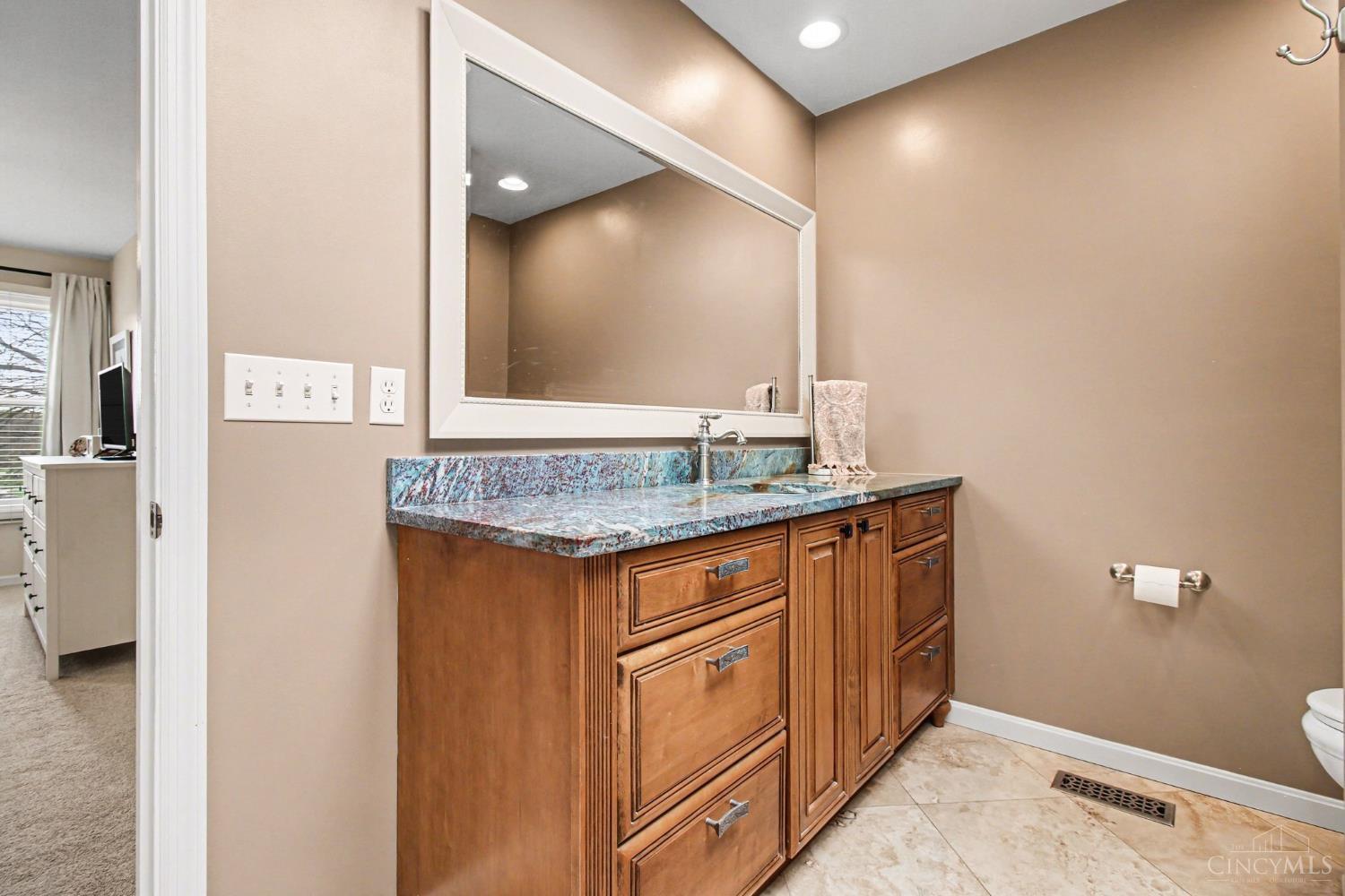 6546 Mapleton Avenue Cincinnati, OH 45233 - Photo 13 of 27