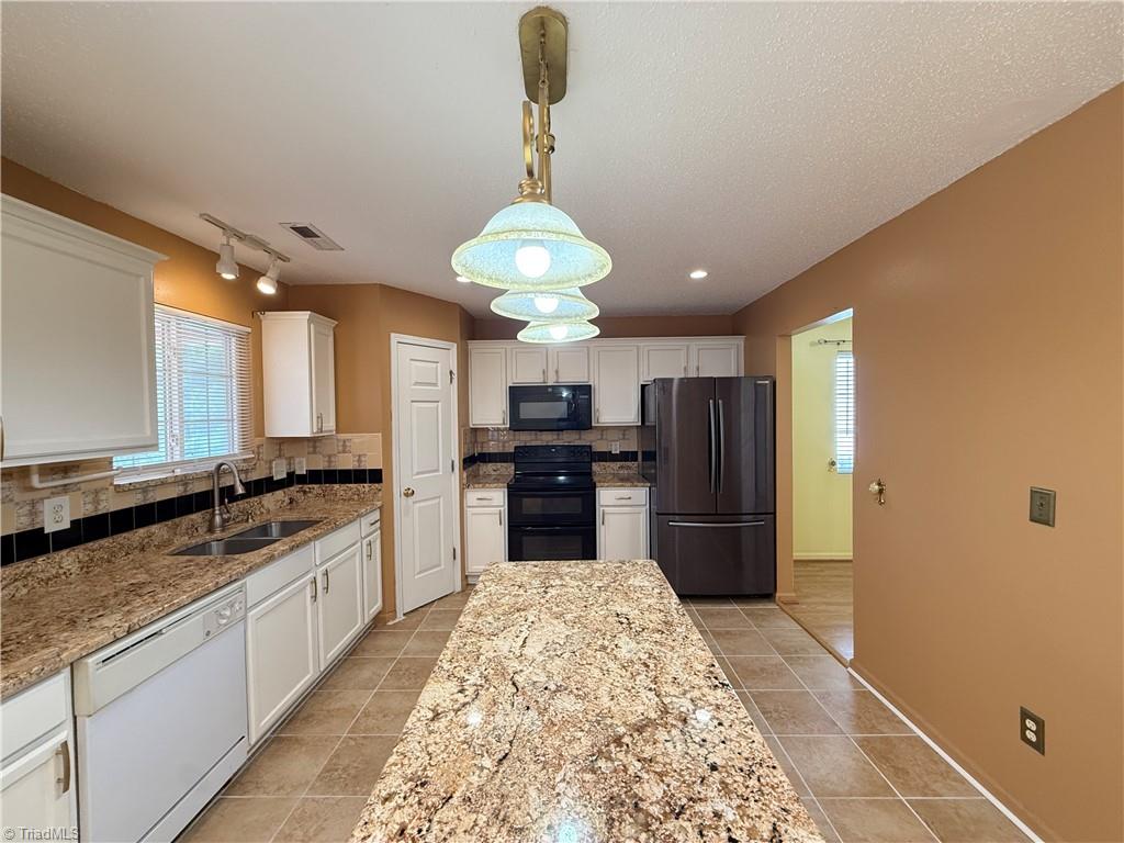 1570 Rockingham Drive Winston-Salem, NC 27103 - Photo 5 of 25