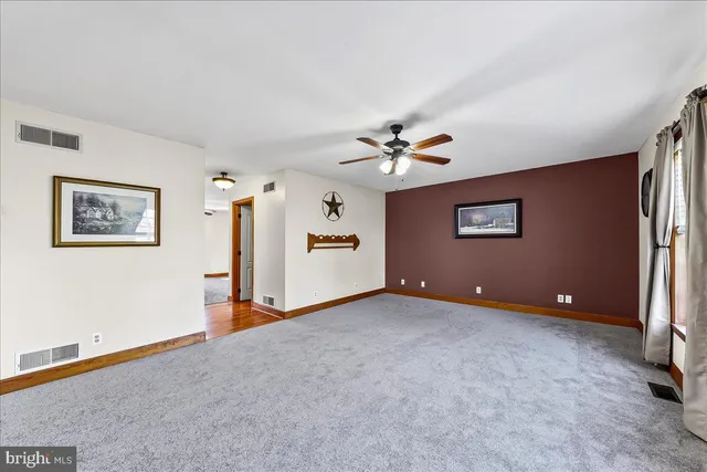 a view of a livingroom with a ceiling fan